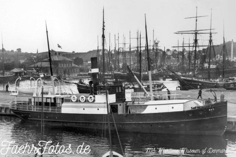 Passager-og stykgodsdamper S/S RUT ved kaj i Svendborg Havn.